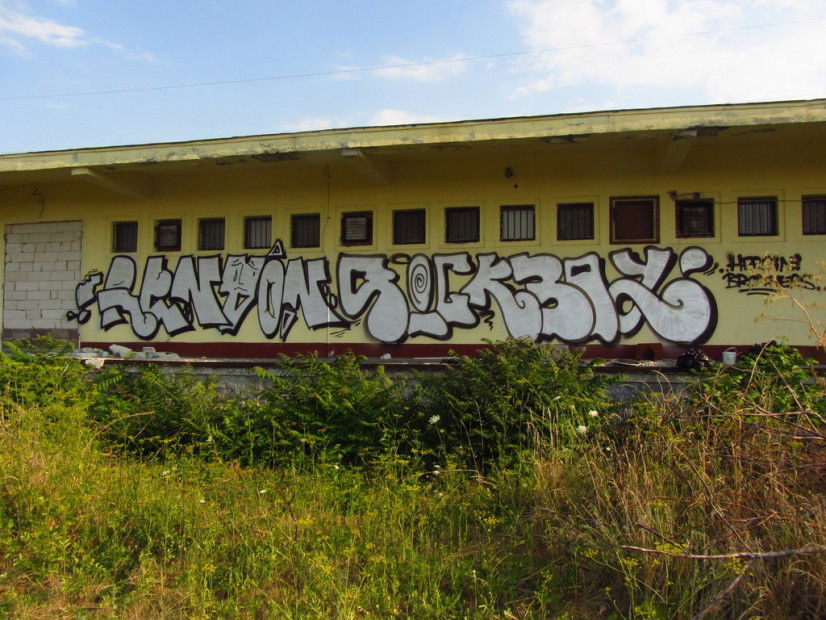 Graffiti Bombing in Hungary - Photo by kkics - rester, soviet (2013)