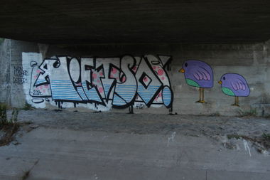 Graffiti Wall in Pusztavacs - Photo by kkics - vietso, &, lena (2014)