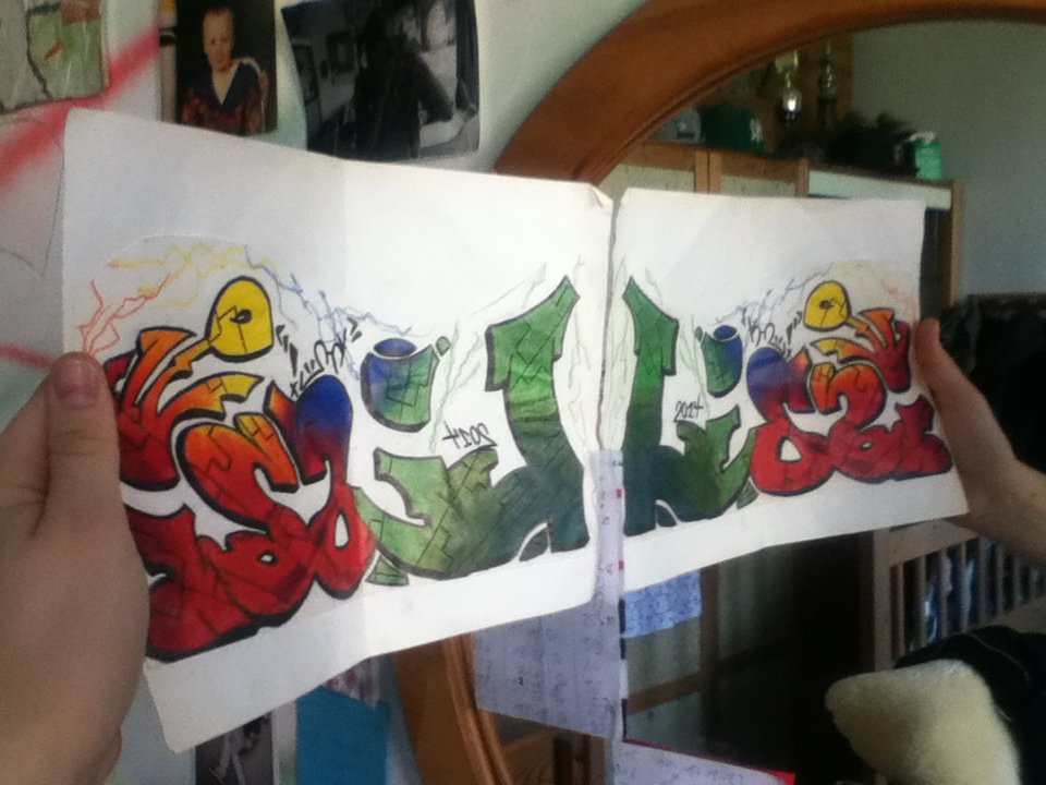 Graffiti Sketch - Photo by klnmueh - mirror, reflection, graffiti