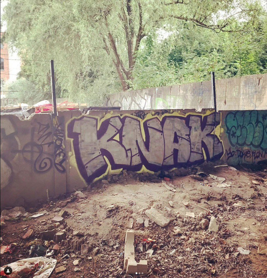 Graffiti Wall - Photo by knakz (2023)