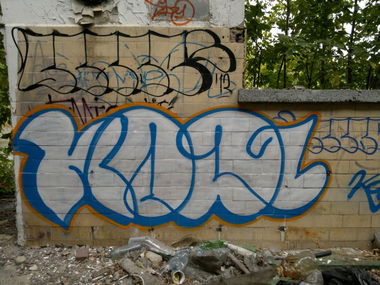 Graffiti Bombing in Tarnow - Photo by koal - koal, koalone (2012)