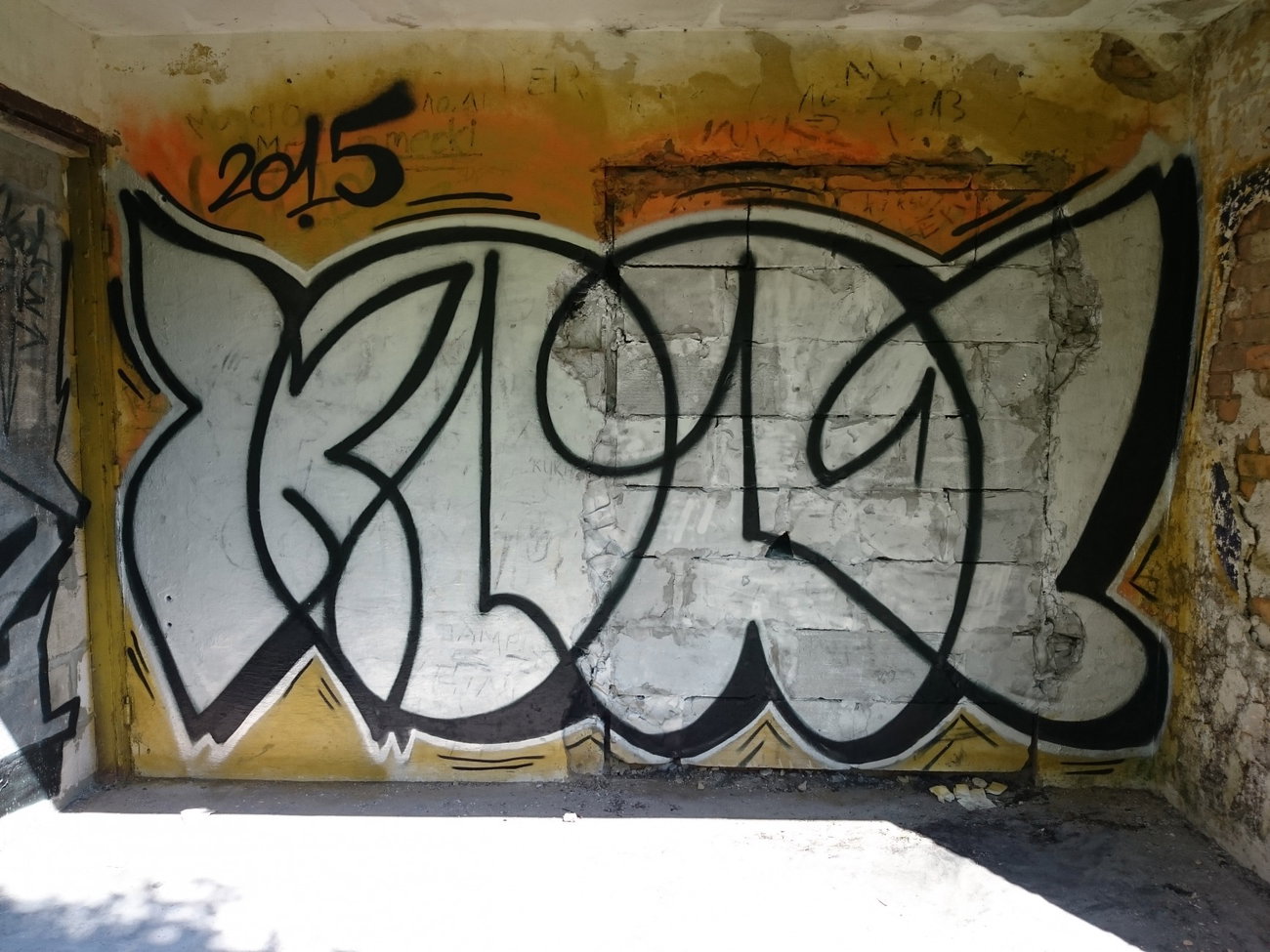 Graffiti Wall - Photo by koal