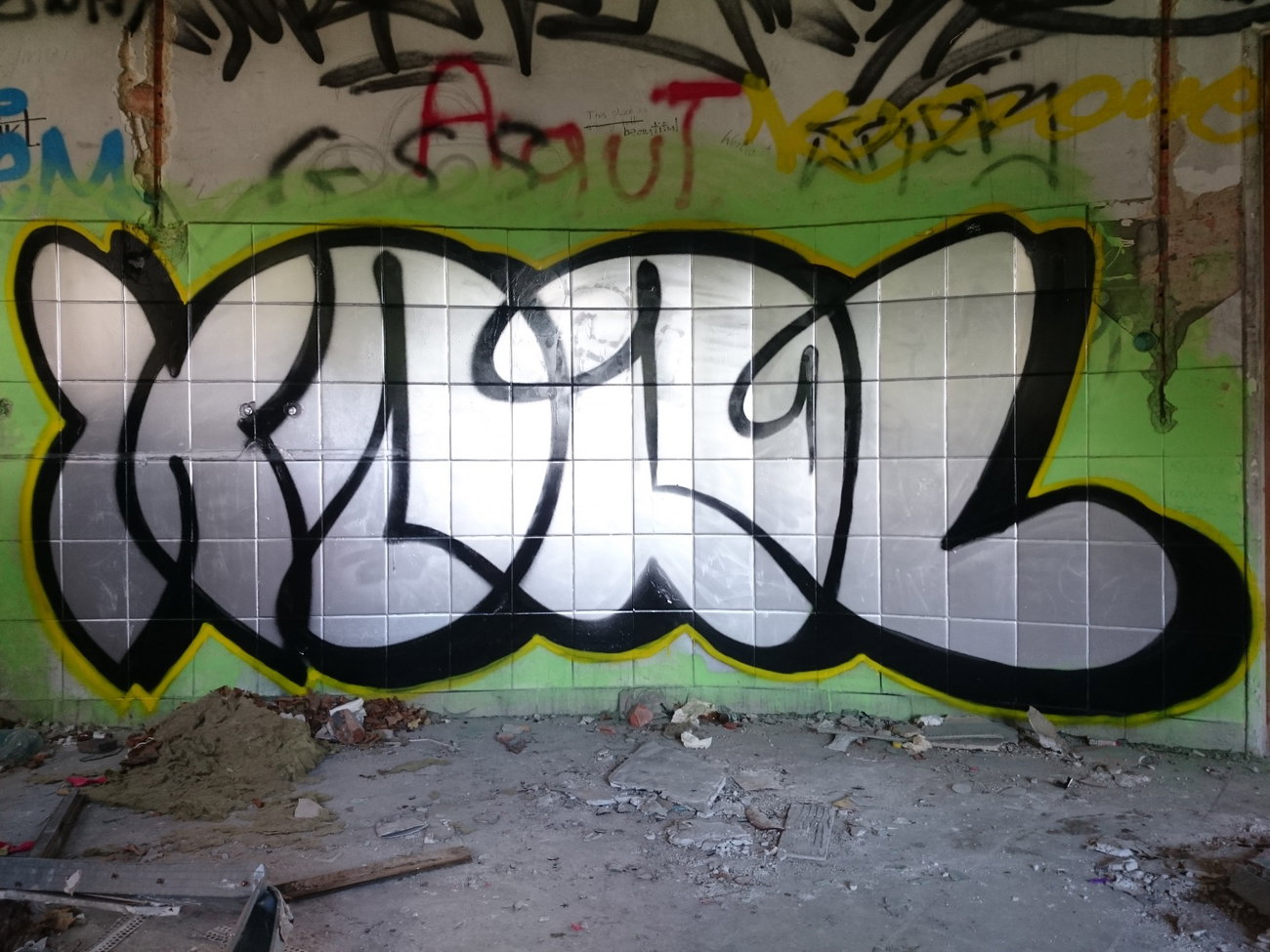 Graffiti Wall in Zarezerwuj mieć - Photo by koal (2017)