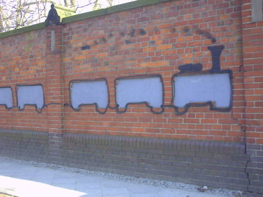 Graffiti Street Art - Photo by koeter - berlin, lock, zugdurchfahrt