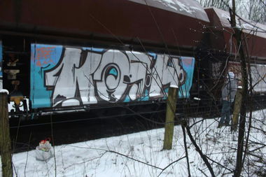 Graffiti Train - Photo by koolk - kosh, dbf, fp