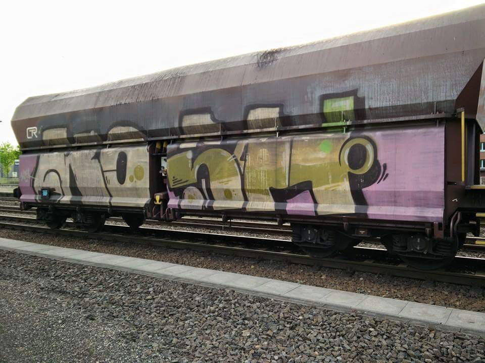 Graffiti Train - Photo by koolk - kosh, fp, dbf