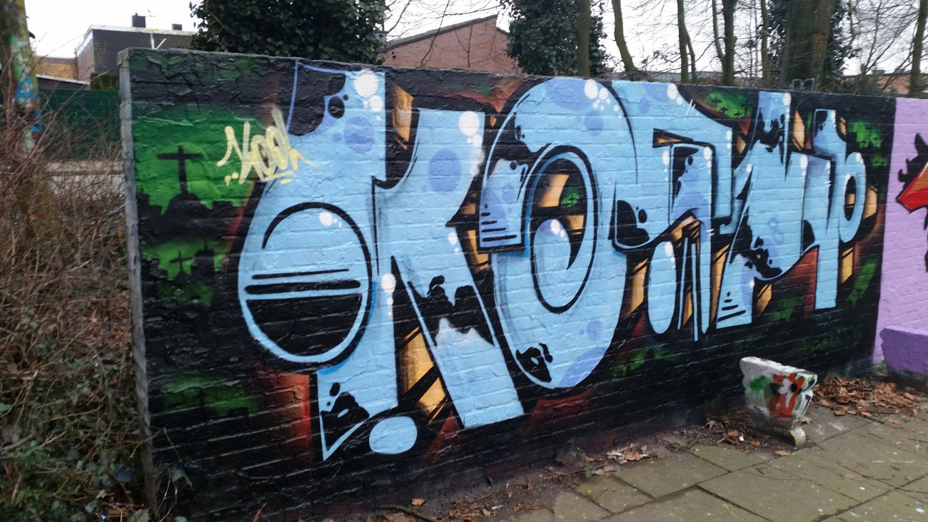 Graffiti Wall - Photo by koolk - kosh, fp, dbf
