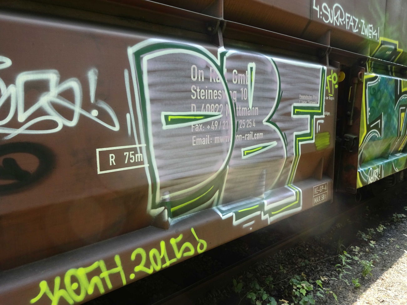 Graffiti Train - Photo by koolk - kosh, dbf, fp