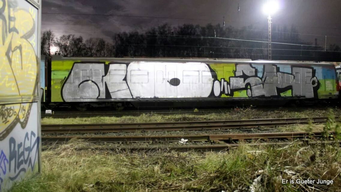 Graffiti Train - Photo by koolk - kosh, fye, sao