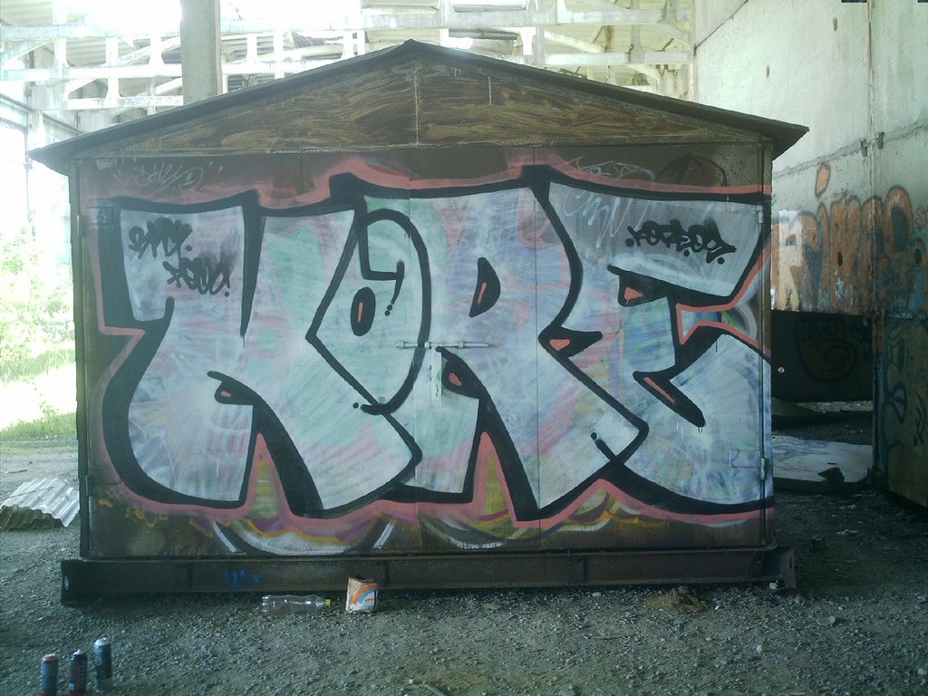 Graffiti Bombing - Photo by kore182 - kore182, kore, simples (2009)