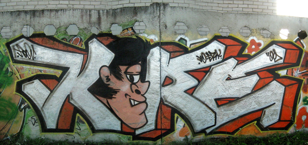 Graffiti Wall - Photo by kore182 - kore, kore182, ta (2009)