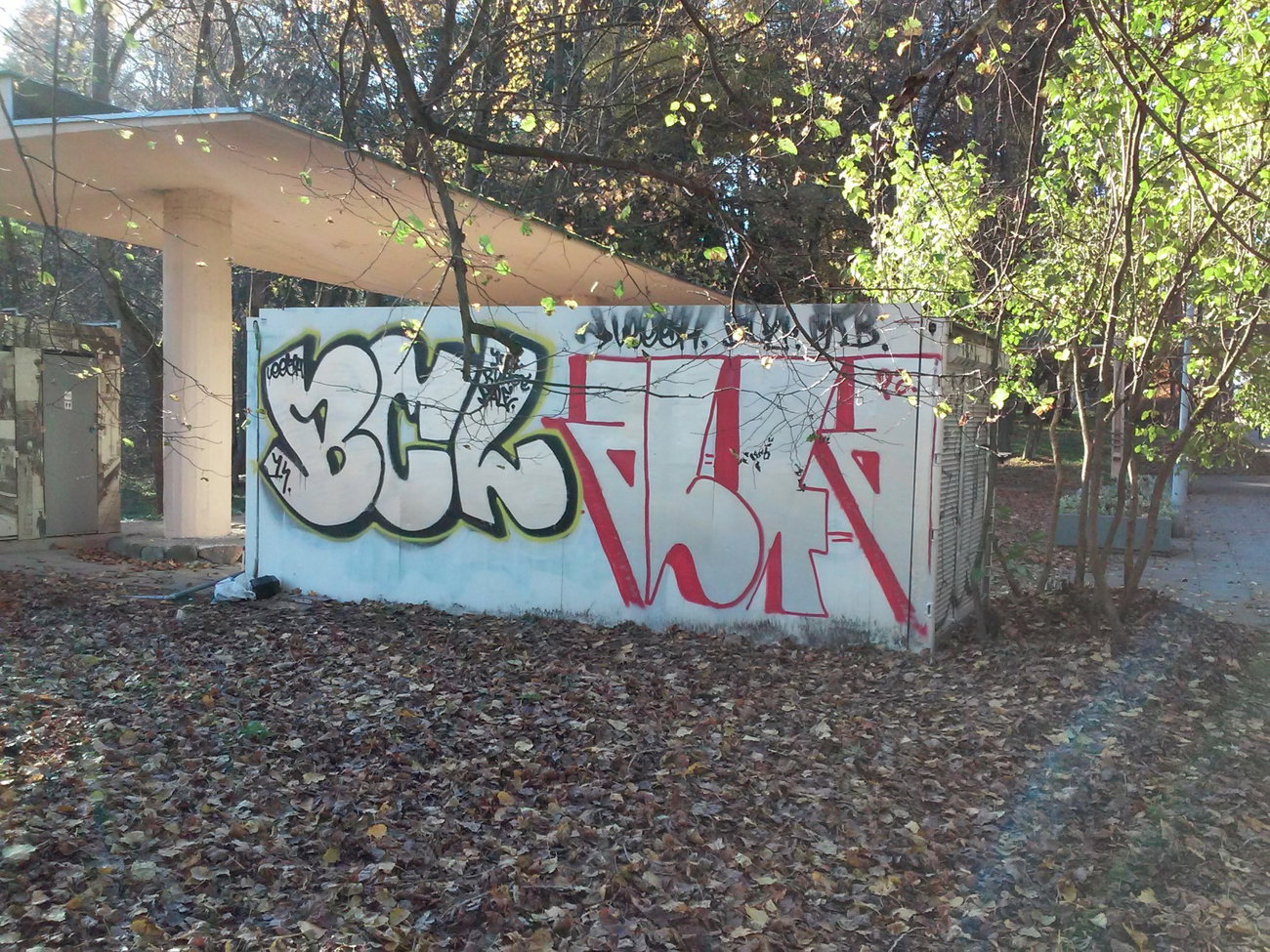 Graffiti Wall - Photo by kore182 - bcl, bombing, vilnius