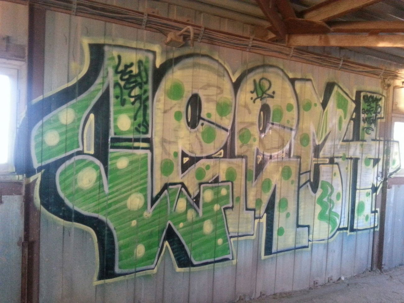 Graffiti Wall - Photo by kore182 - leech, graffiti, simple (2018)