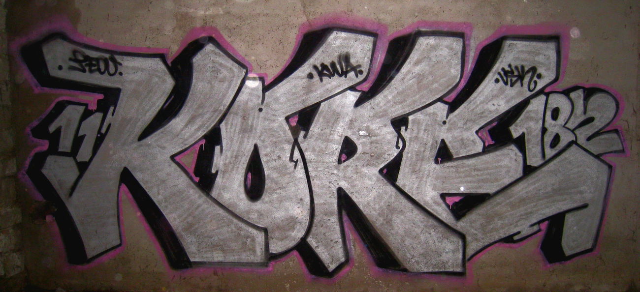 Graffiti Bombing - Photo by kore182 (2011)