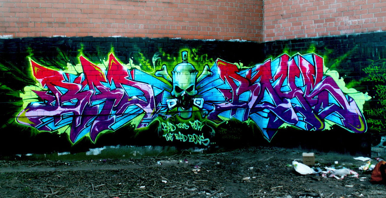 Graffiti Wall - Photo by kore182 - w4g, writeforgold, riga (2008)