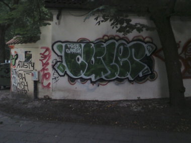 Graffiti Wall - Photo by kore182 - culer, throwie, freegarsh