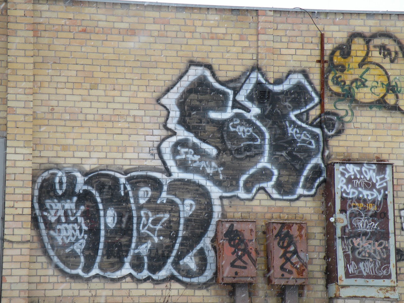Graffiti Wall - Photo by kore182 - st, kore, kore182 (2009)