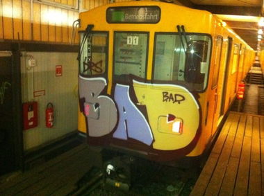 Graffiti Bombing in berlin - Photo by kotname - Bad