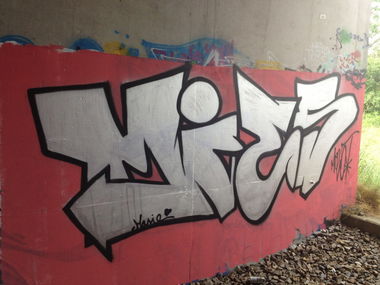 Graffiti Bombing in Berlin - Photo by kotname - mies, rob