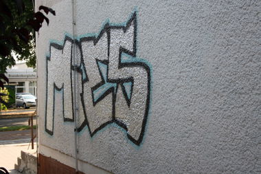 Graffiti Bombing in Germany - Photo by kotname - mies, rob