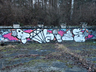 Graffiti Bombing - Photo by kraby - tokios (2014)