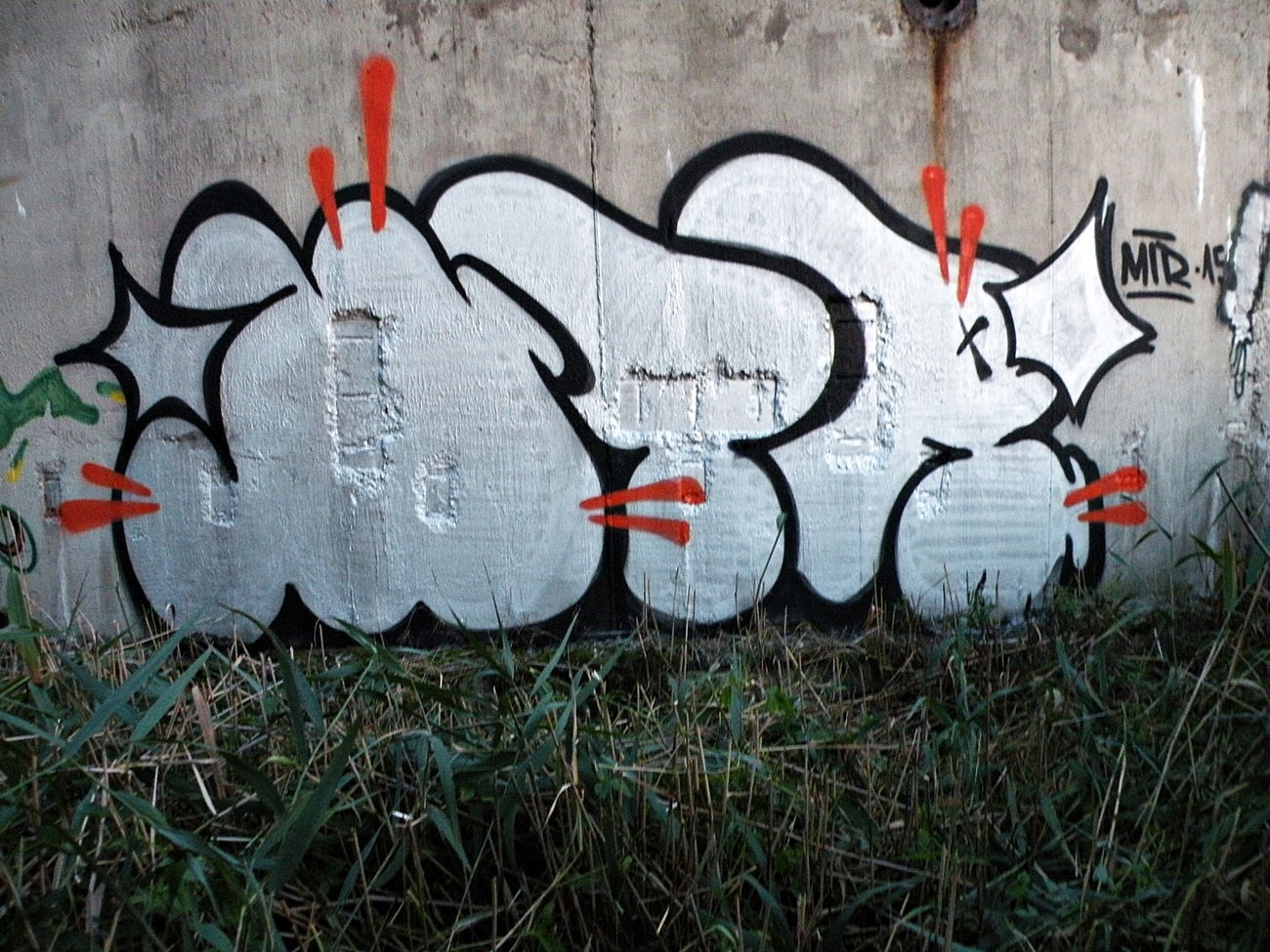 Graffiti Bombing - Photo by kraby - mtr (2015)