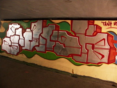Graffiti Bombing - Photo by kraby - tank, mtr (2015)