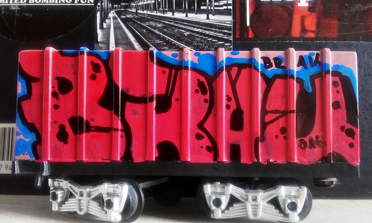 Graffiti Train - Photo by kraby - brak (2016)