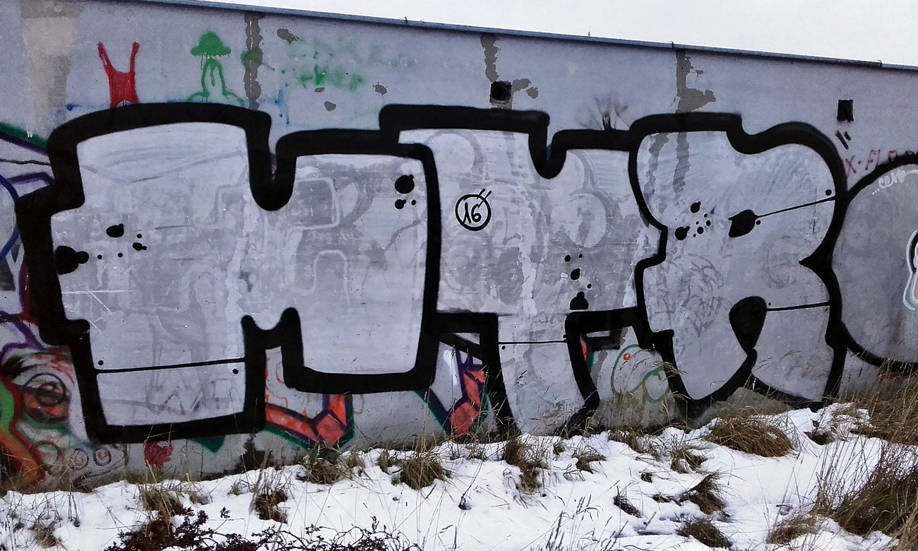 Graffiti Bombing in Czad - Photo by kraby - mtr (2016)