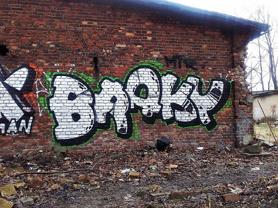 Graffiti Bombing in Angola - Photo by kraby - braky (2016)