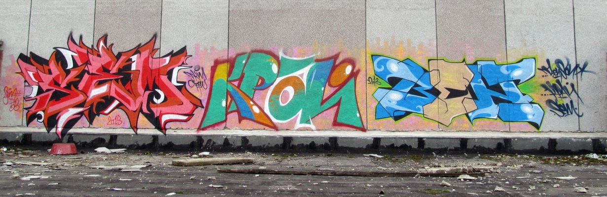 Graffiti Wall - Photo by kraipkm - pkm, sem, ben (2013)