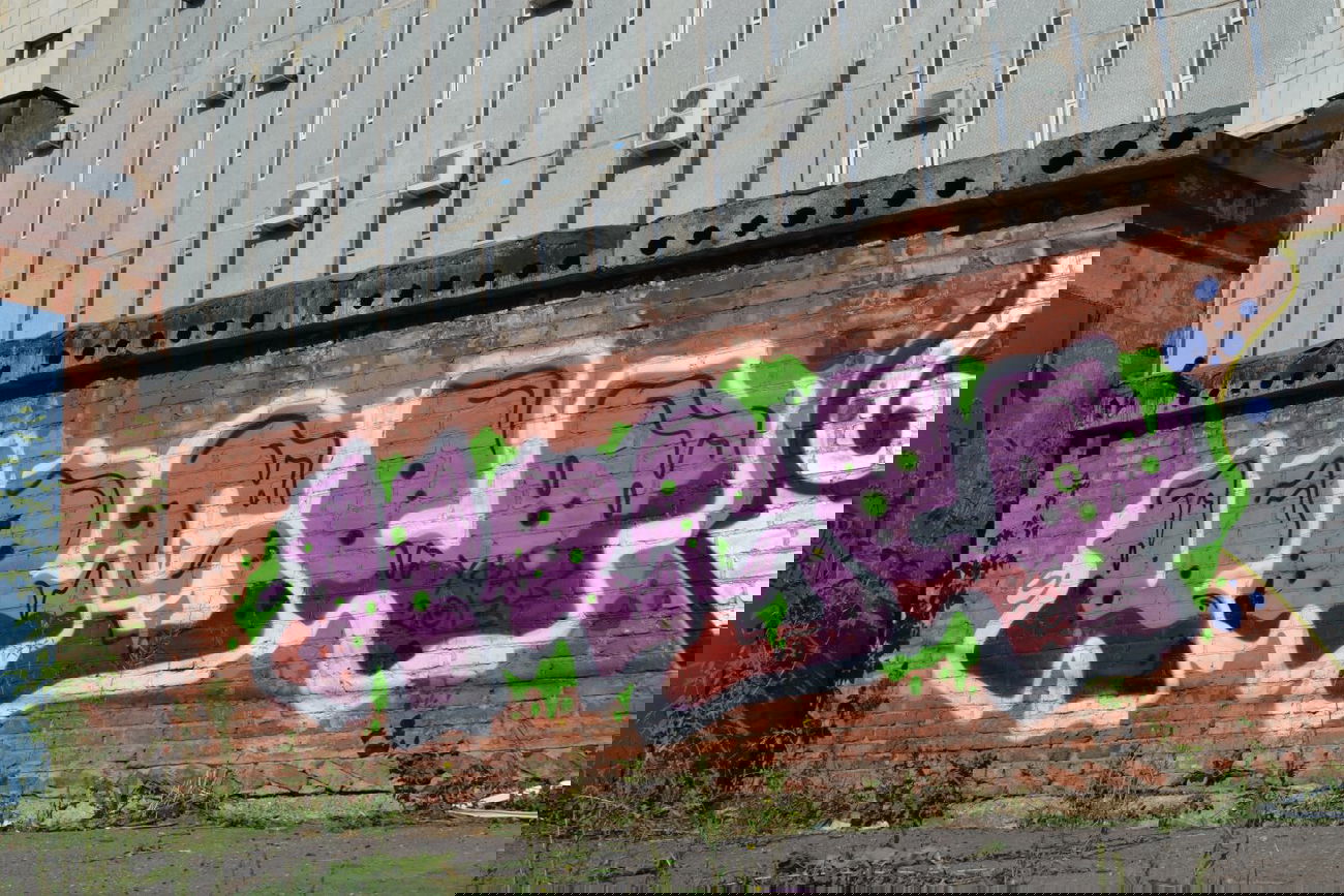 Graffiti Bombing in Ufa - Photo by krasiwo - krsw, pubs