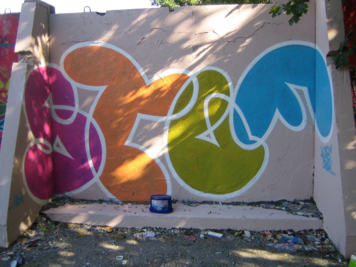 Graffiti Wall - Photo by krawallo - Stuf, Dresden, Trini