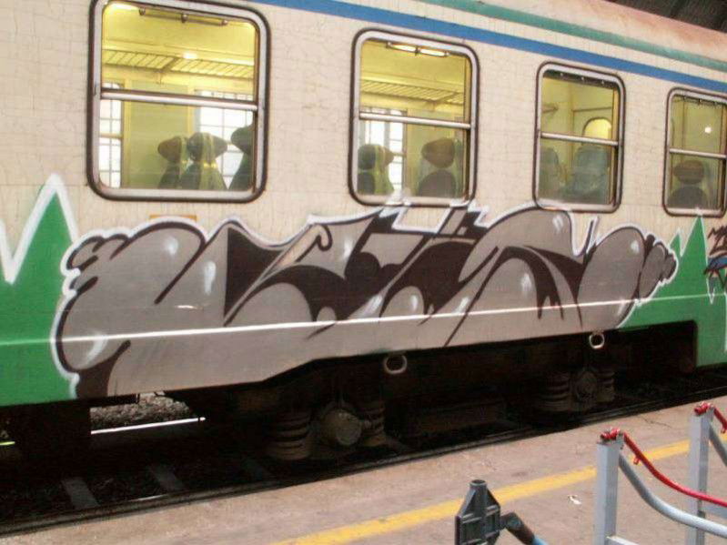 Graffiti Train - Photo by kret_27