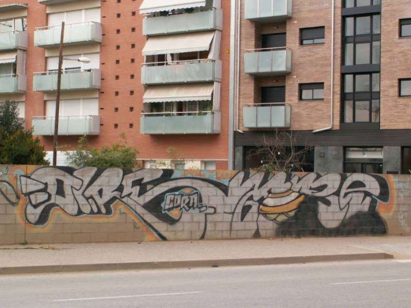 Graffiti Bombing - Photo by kret_27