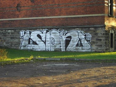 Graffiti Bombing in ?ory - Photo by ktos - ktos, snf, maxcrew (200?)
