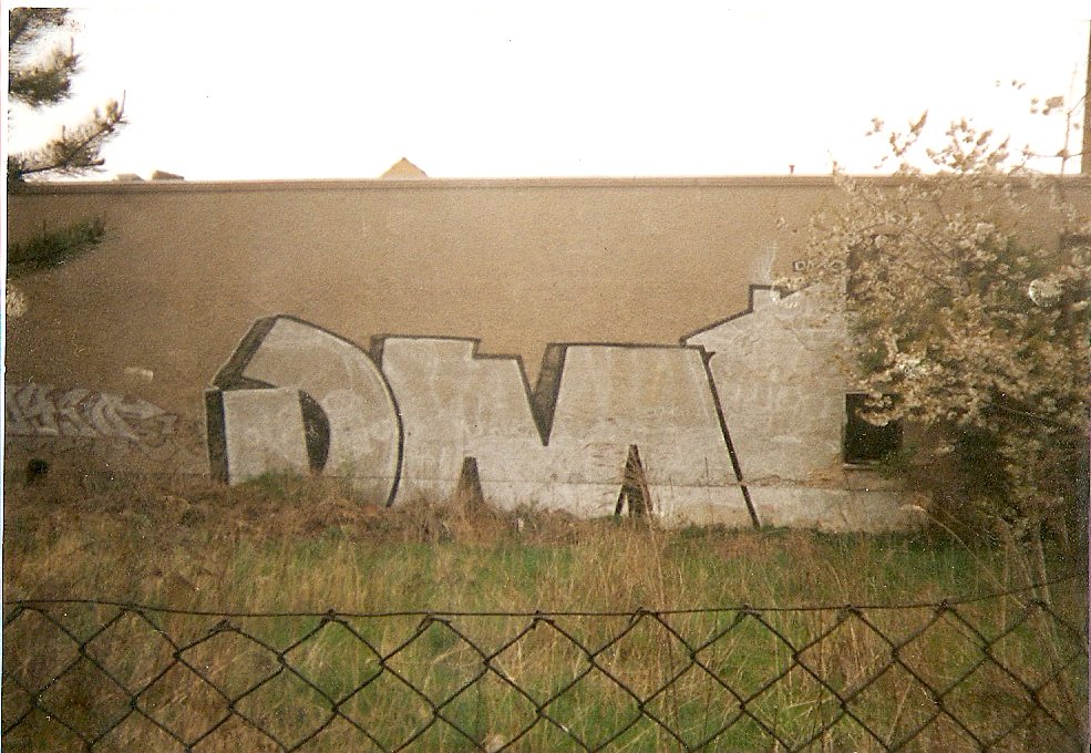 Graffiti Bombing - Photo by kutmo - dmo