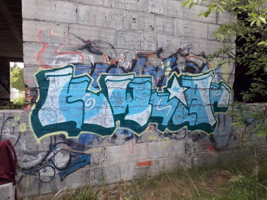 Graffiti Wall in Wait please... - Photo by kwiatXwhoyou - ZWWBSC, 2WO (2026)