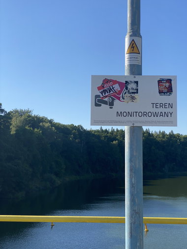 Graffiti Bombing in Leśna - Photo by kwiatXwhoyou
