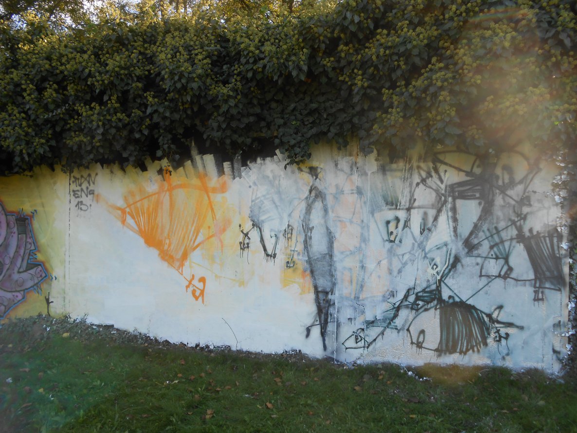 Graffiti Wall - Photo by kybzer