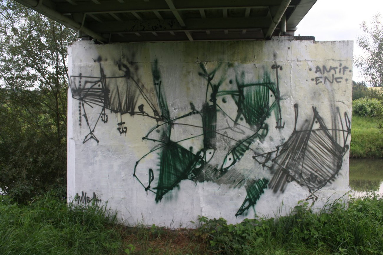 Graffiti Wall - Photo by kybzer