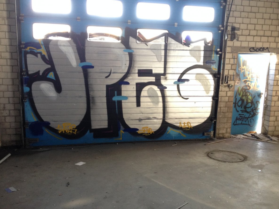 Graffiti Bombing - Photo by lackgeruch - jpeg, autor, düsseldorf