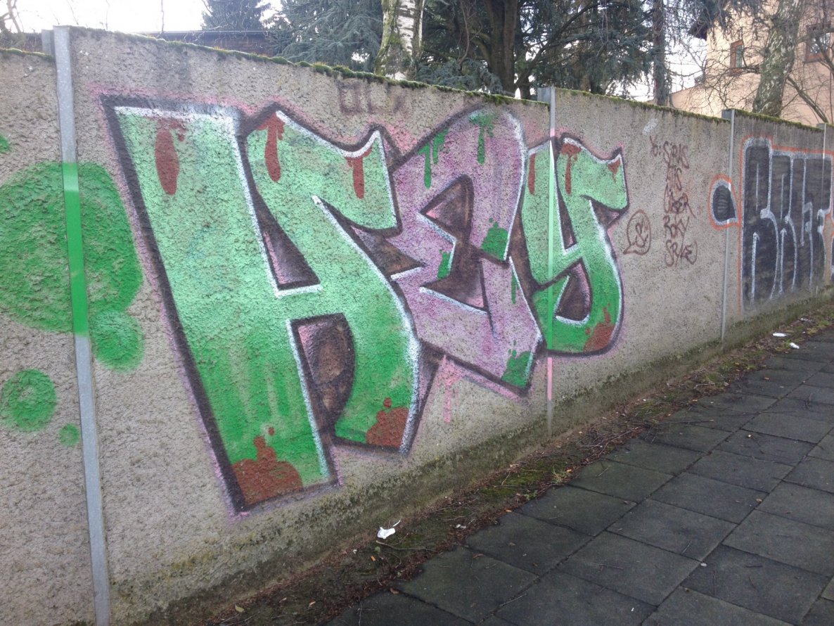 Graffiti Wall - Photo by lackgeruch - heys, olx, gold
