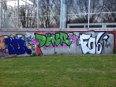 Graffiti Bombing - Photo by lackgeruch - tser, döner, form