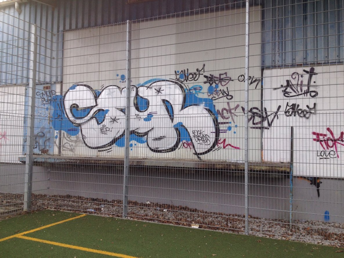 Graffiti Wall - Photo by lackgeruch - smur, solingen
