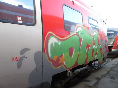 Graffiti Train - Photo by lancester - OWA (2013)