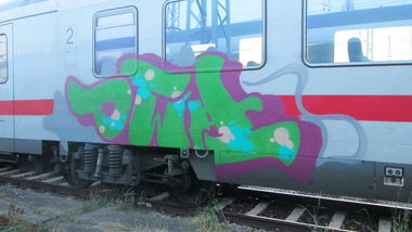Graffiti Train - Photo by lancester - OWA (2013)