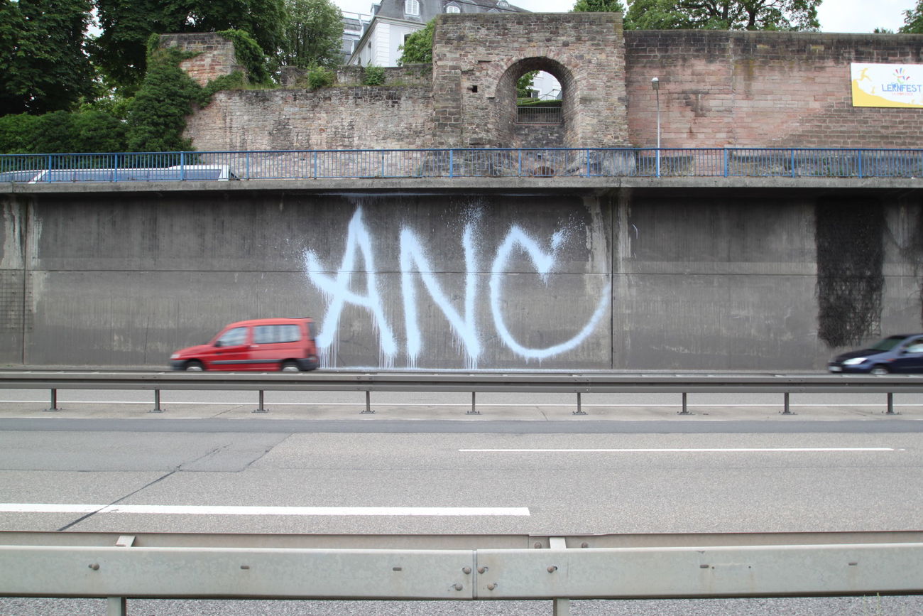 Graffiti Wall - Photo by lausbub (1999)