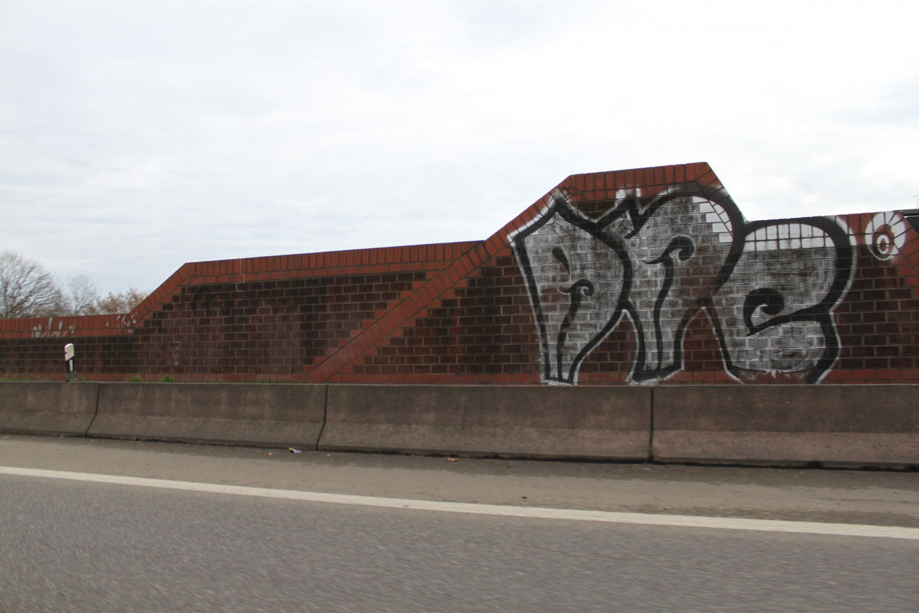 Graffiti Bombing - Photo by lausbub - ANC, SAARLAND (1999)