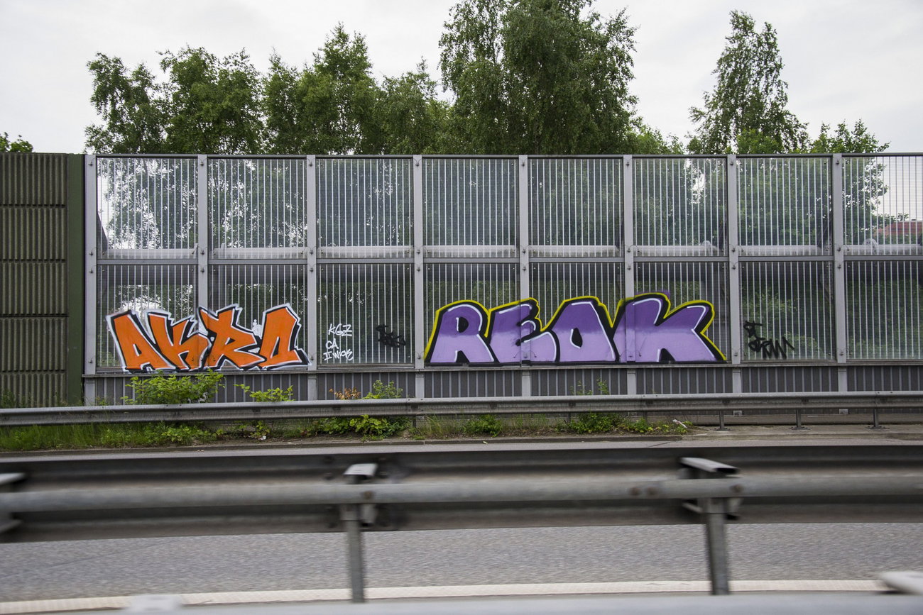 Graffiti Wall in Hamburg - Photo by lazovic - Reok, akro